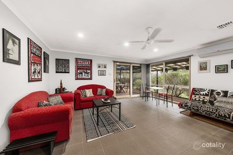 Property photo of 11 Carroll Crescent Mill Park VIC 3082