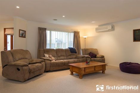 Property photo of 24 Dahlen Place Berwick VIC 3806