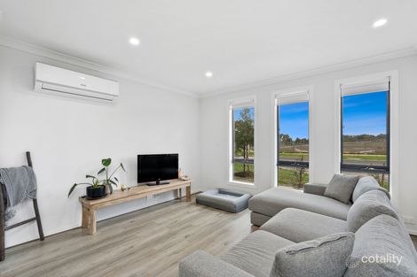 Property photo of 33 Parkfield Boulevard Charlemont VIC 3217