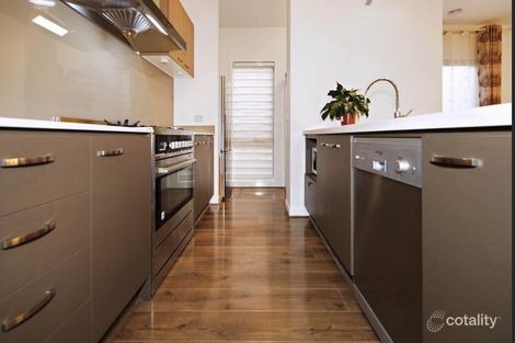 Property photo of 16 Heatherbell Avenue Point Cook VIC 3030