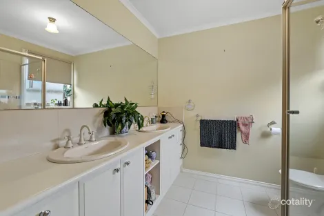 Property photo of 8A Hatfield Drive Drouin VIC 3818