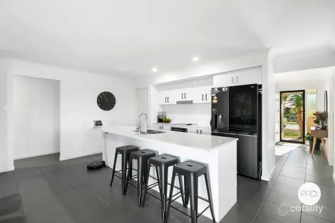 Property photo of 11 Kingfisher Drive Oakhurst QLD 4650