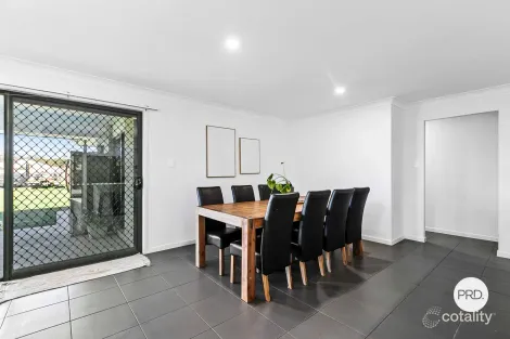 Property photo of 11 Kingfisher Drive Oakhurst QLD 4650