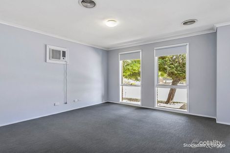 Property photo of 10 Maltravers Crescent Cranbourne North VIC 3977