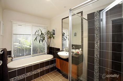 Property photo of 16 Whitlam Green Point Cook VIC 3030