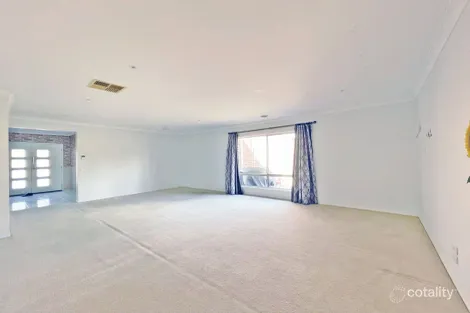 Property photo of 5 Dalmuir Boulevard Deer Park VIC 3023