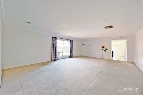 Property photo of 5 Dalmuir Boulevard Deer Park VIC 3023