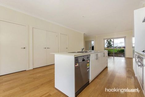 Property photo of 15 Kai Close Caroline Springs VIC 3023
