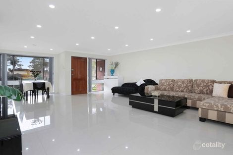 Property photo of 21 Groundsel Avenue Macquarie Fields NSW 2564