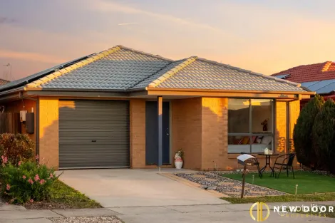 Property photo of 40 Hilda Kincaid Crescent Macgregor ACT 2615