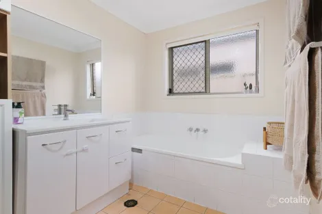 Property photo of 3 Diamondy Close Forest Lake QLD 4078