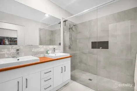 Property photo of 162 Mooroondu Road Thorneside QLD 4158