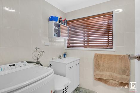 Property photo of 2 Harwood Close Mannering Park NSW 2259