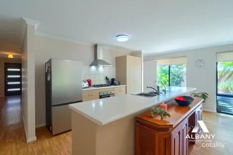 Property photo of 8 Comet Corner McKail WA 6330