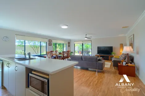 Property photo of 8 Comet Corner McKail WA 6330