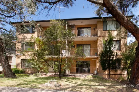 4/36 Hampton Court Rd, Carlton, NSW 2218
