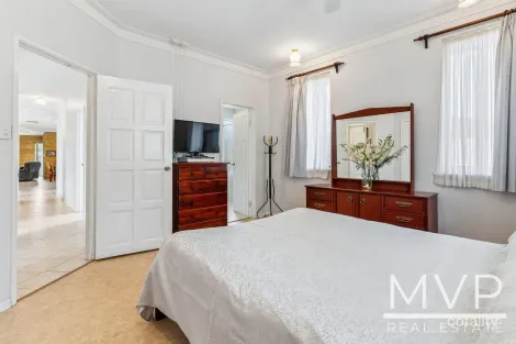 Property photo of 46 Robertson Road Kardinya WA 6163