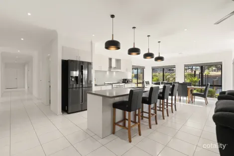 Property photo of 32 Shinners Close Bunyip VIC 3815