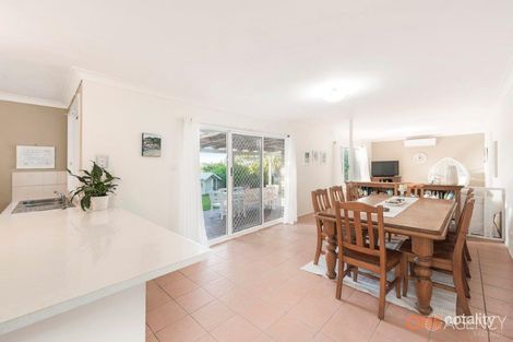 Property photo of 17 Emerald Close Caves Beach NSW 2281