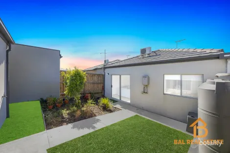 Property photo of 4 Viola Drive Rockbank VIC 3335