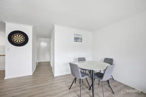 Property photo of 2/14 Brett Avenue Labrador QLD 4215