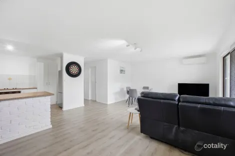 Property photo of 2/14 Brett Avenue Labrador QLD 4215