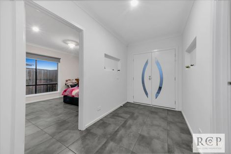Property photo of 29 Melogold Crescent Tarneit VIC 3029