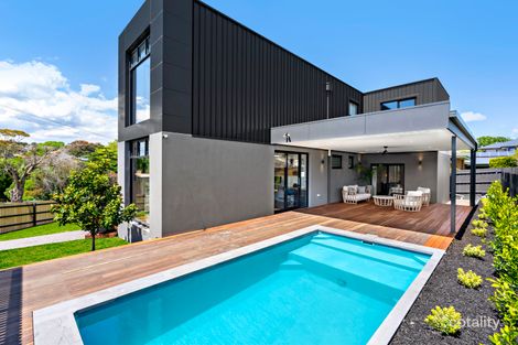 4 Shelbourne Ct, Mornington, VIC 3931