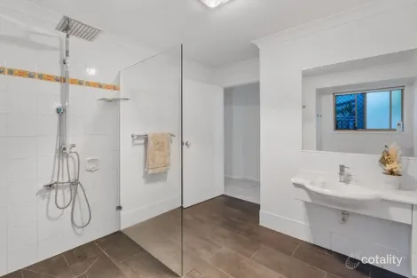 Property photo of 19 Greenways Esplanade Parkinson QLD 4115