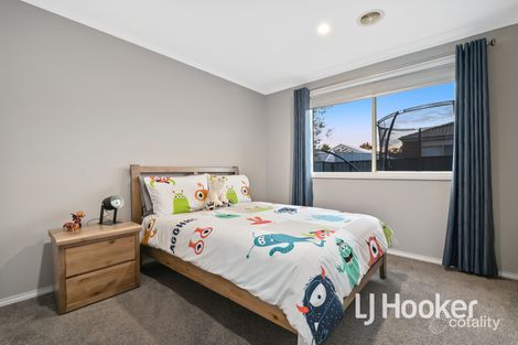 Property photo of 5 Como Chase Pakenham VIC 3810