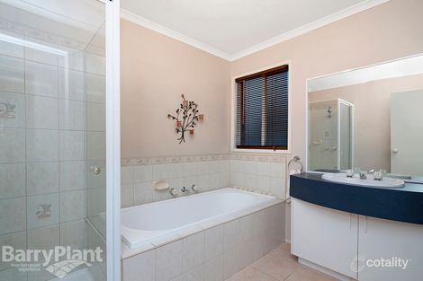 Property photo of 2 Federation Court Narre Warren South VIC 3805