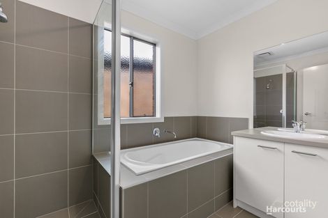 Property photo of 35 Pinnacle Drive Pakenham VIC 3810