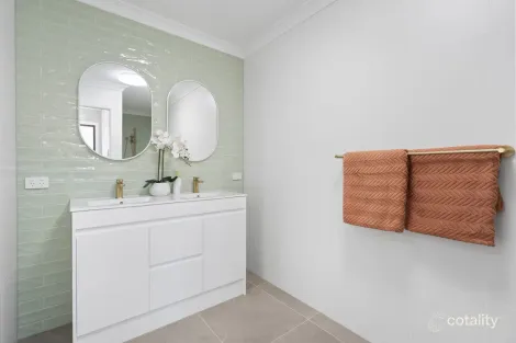 Property photo of 3 Cormorant Crescent Jacobs Well QLD 4208