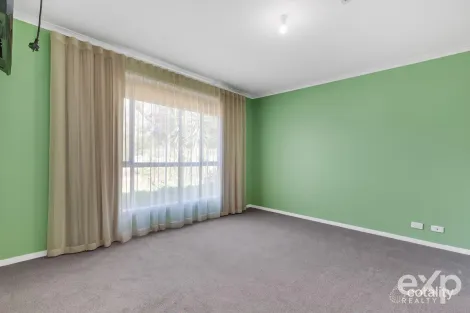 Property photo of 27 Gayland Road Elizabeth Downs SA 5113