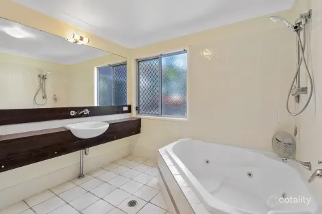 Property photo of 112 Newnham Road Mount Gravatt East QLD 4122