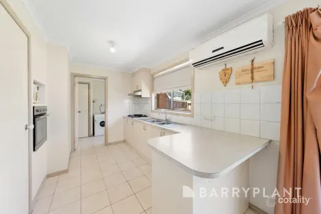 Property photo of 2/121 Fox Street St Albans VIC 3021