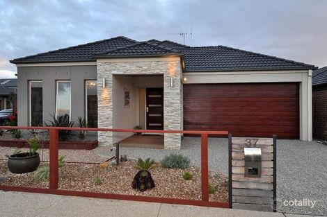 37 Arroyo Pl, Caroline Springs, VIC 3023