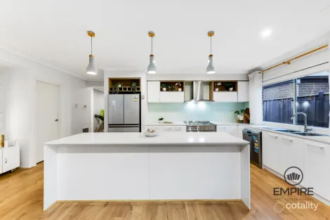 Property photo of 11 Sandymount Drive Clyde North VIC 3978