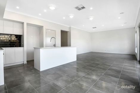 Property photo of 39 Graphite Crescent Wollert VIC 3750