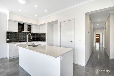 Property photo of 39 Graphite Crescent Wollert VIC 3750