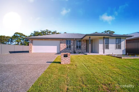Property photo of 5 Laguna Court Black Head NSW 2430