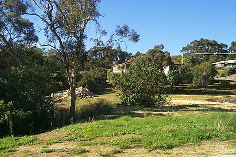 8 Marloo Rd, Greenmount, WA 6056