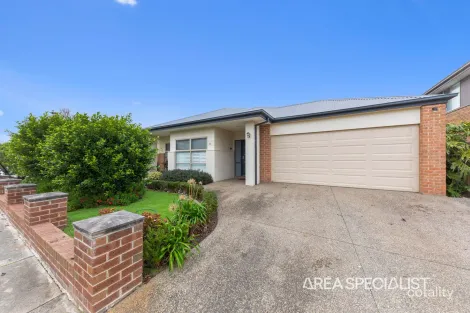 Property photo of 35 Mackellar Street Pakenham VIC 3810