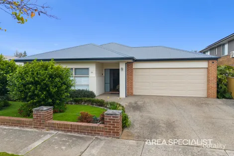 Property photo of 35 Mackellar Street Pakenham VIC 3810