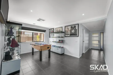 Property photo of 8 Amberfield Street Mickleham VIC 3064