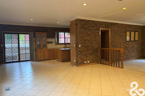 Property photo of 10 Sinclair Court Mill Park VIC 3082