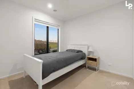Property photo of 24 Precinct Walk Clyde North VIC 3978