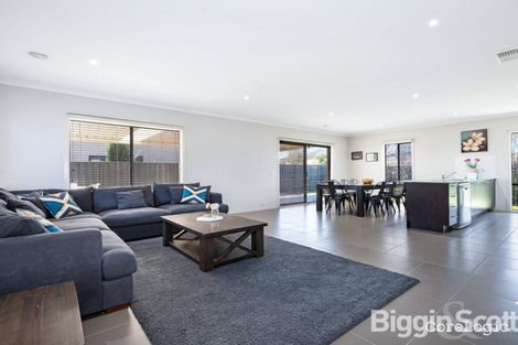 Property photo of 8 Blackberry Alley Cranbourne North VIC 3977