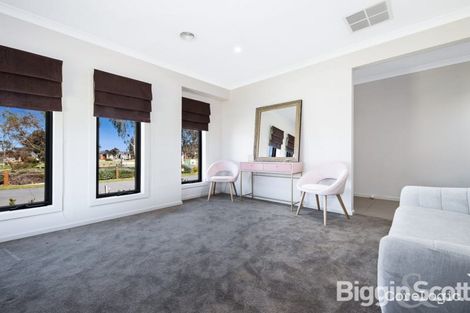 Property photo of 8 Blackberry Alley Cranbourne North VIC 3977