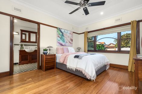Property photo of 2 Balmoral Avenue Strathmore VIC 3041